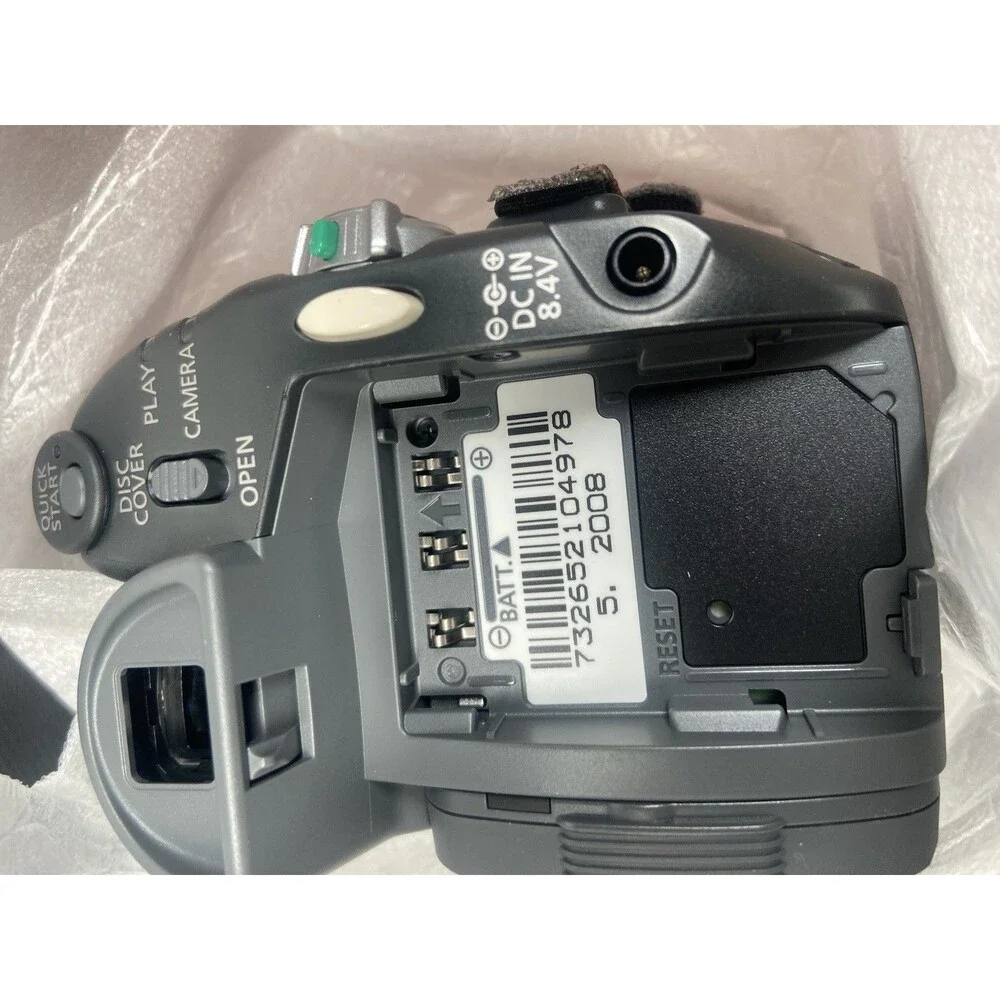 Canon DC330 DVD Camcorder Kit NTSC MegaPixel DIGIC DV II Carrying Case New